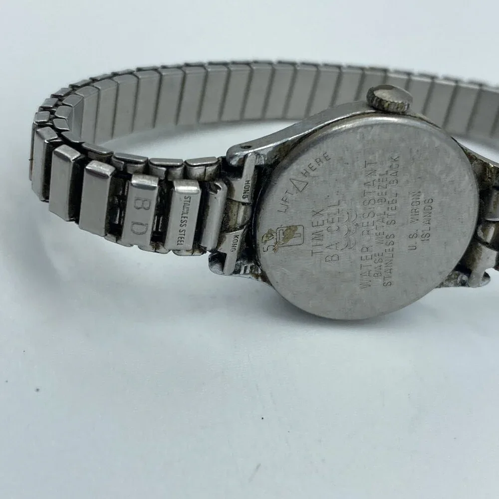 Vintage Women's Timex Q Quartz Silver Tone Bracelet Watch S Cell Water Resistant